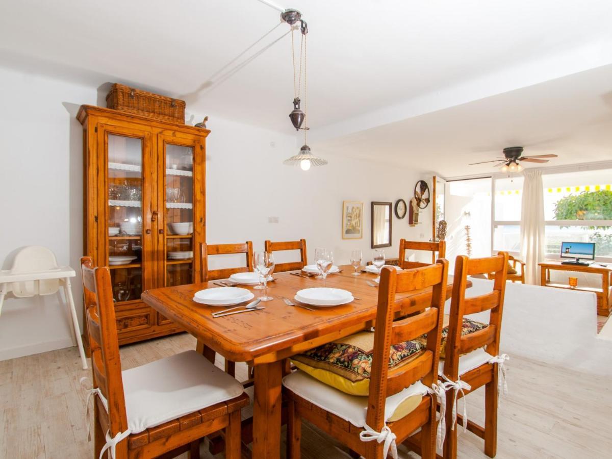 Oiza Castles 23 At Beach, Wifi And Aircon Apartment