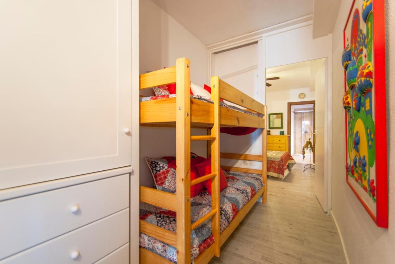 Oiza Castles 23 At Beach, Wifi And Aircon Apartment *